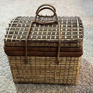 Vintage Wicker Picnic Basket Set Blue Gingham Lining White Service for 4
